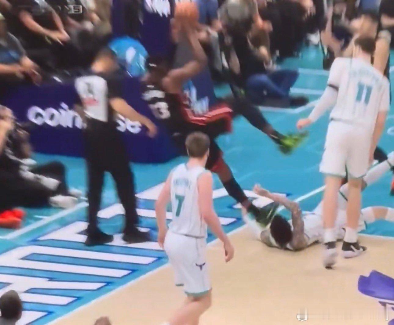 热火刚刚宣布阿德巴约本场比赛不会回归。 