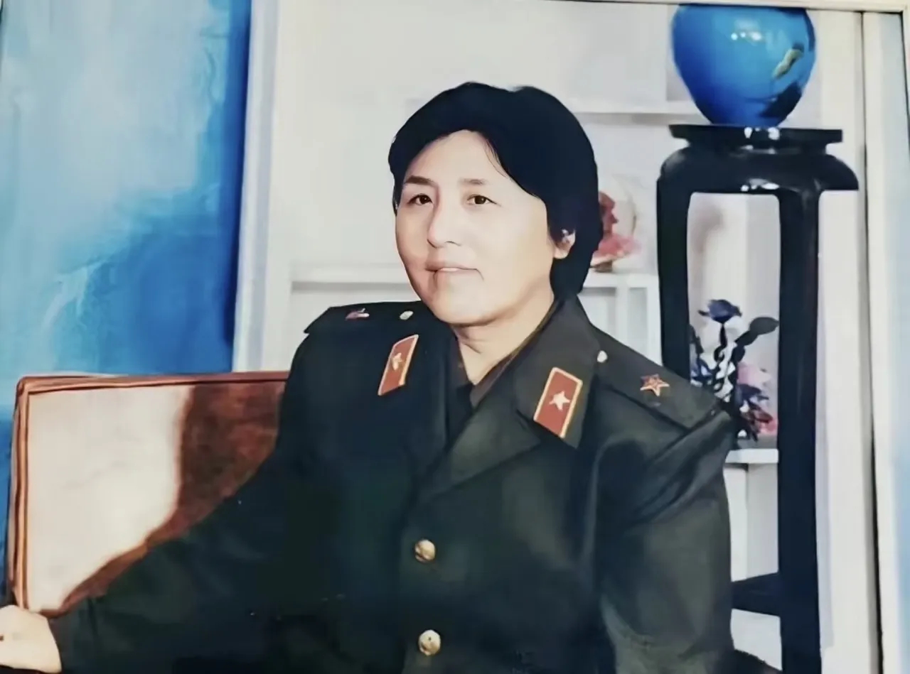 没想到1985年开国中将、“万岁军”军长梁兴初刚病逝，妻子任桂兰就翻出压箱底的6