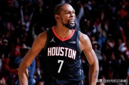 杜兰特真是有情商，被球迷质疑从来没有一场球超过60分，他没有生气，没有不理。直接