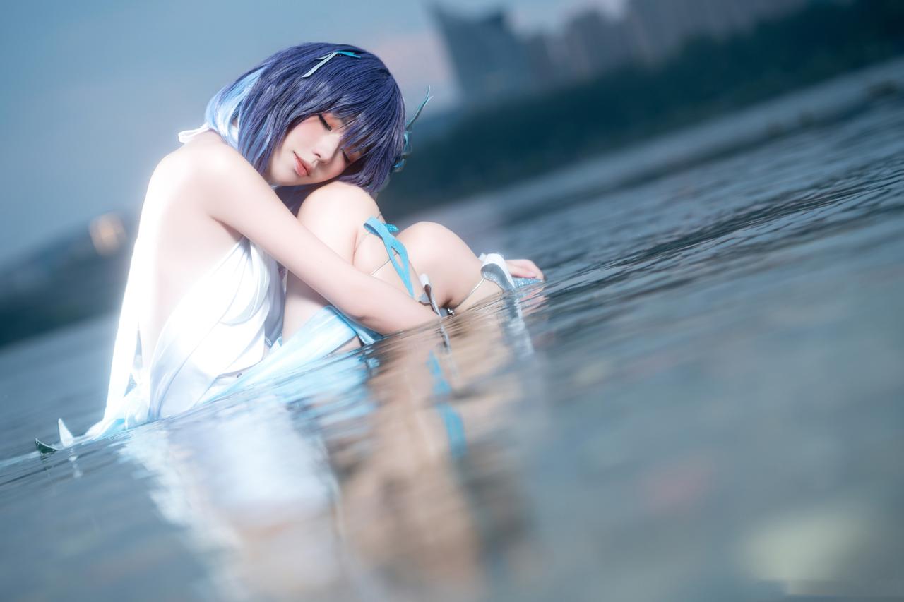 流水不腐户枢不蠹，我一洞穿时空，停留在心目所想的位置！
COSER：一只大蓝莓#