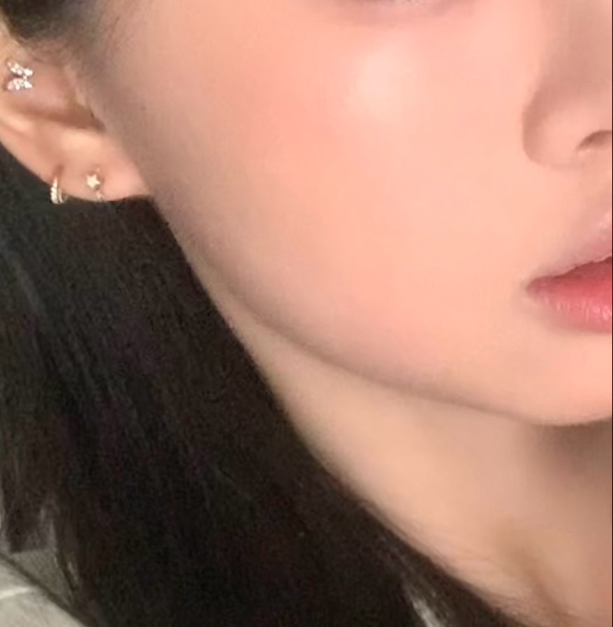 化完妆 有人搁房间亲了我好几口才出门