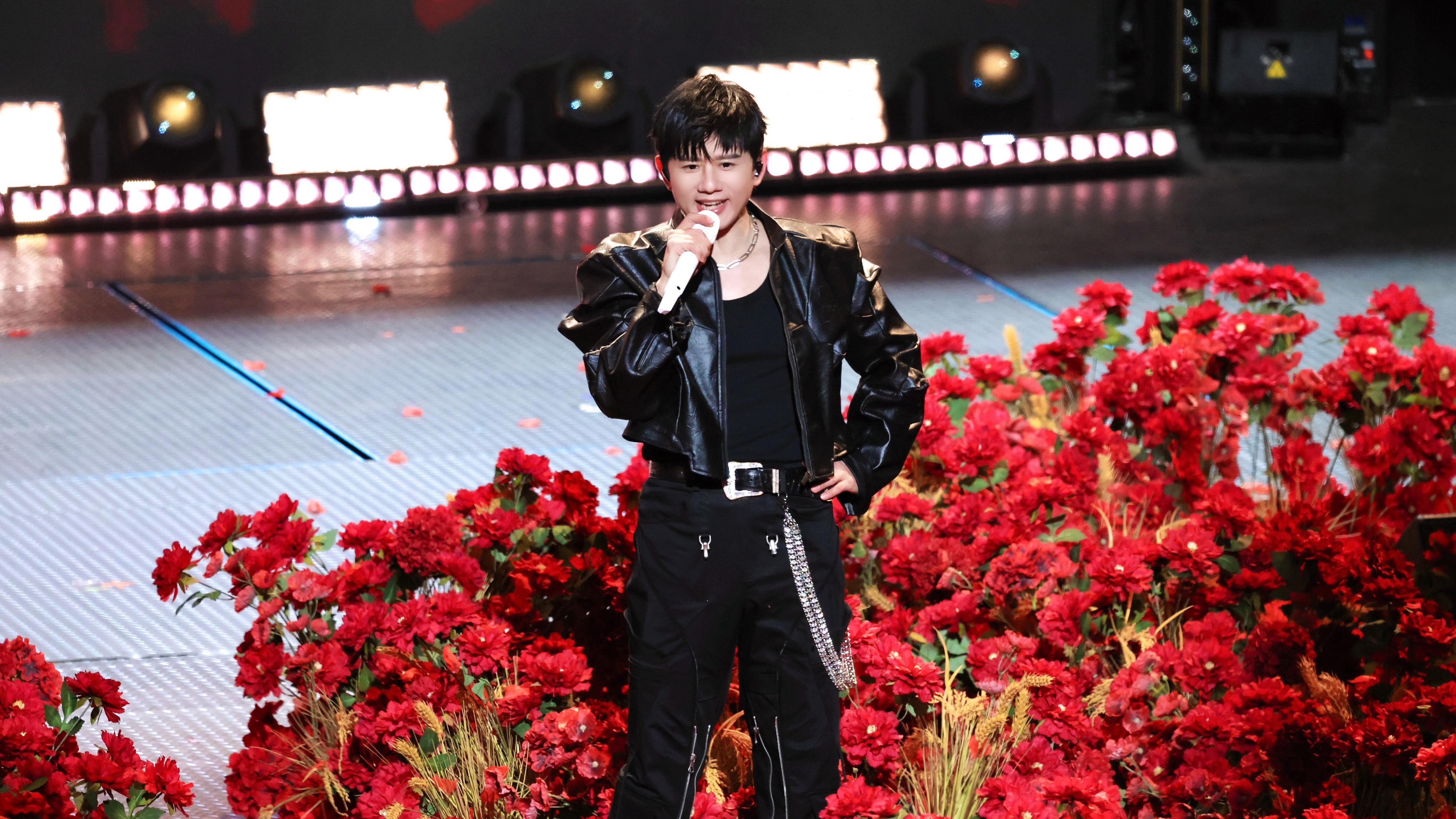 捧着少年的鲜花 