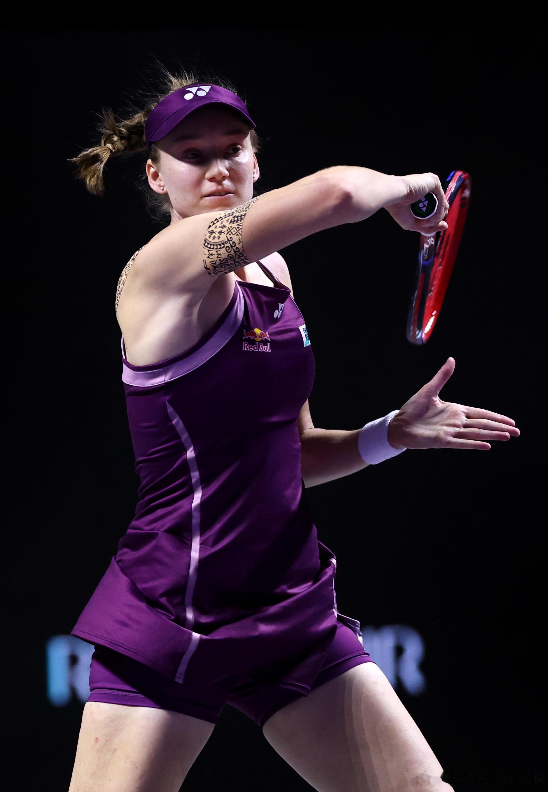 我心目中WTA本赛季最佳战袍（10个，排名不分先后）1️⃣莱巴金娜🇰🇿 年终