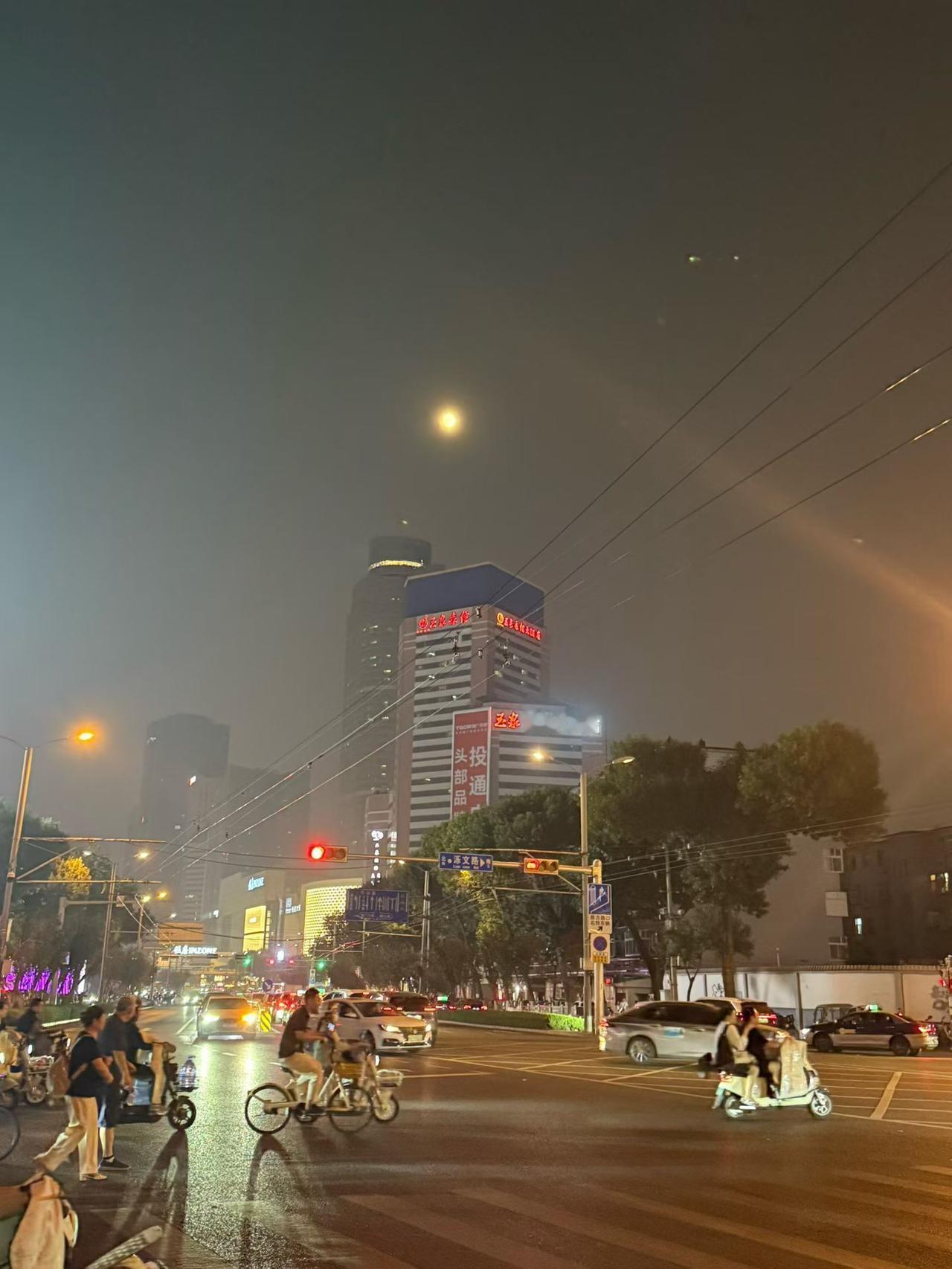 济南地标泉城广场