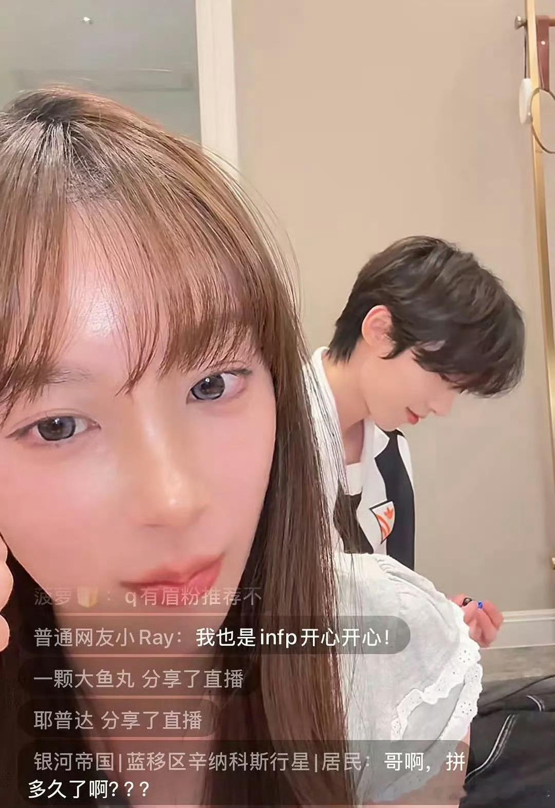 赵磊与qko一起直播，情侣博主赛道也是闯了 ​​​