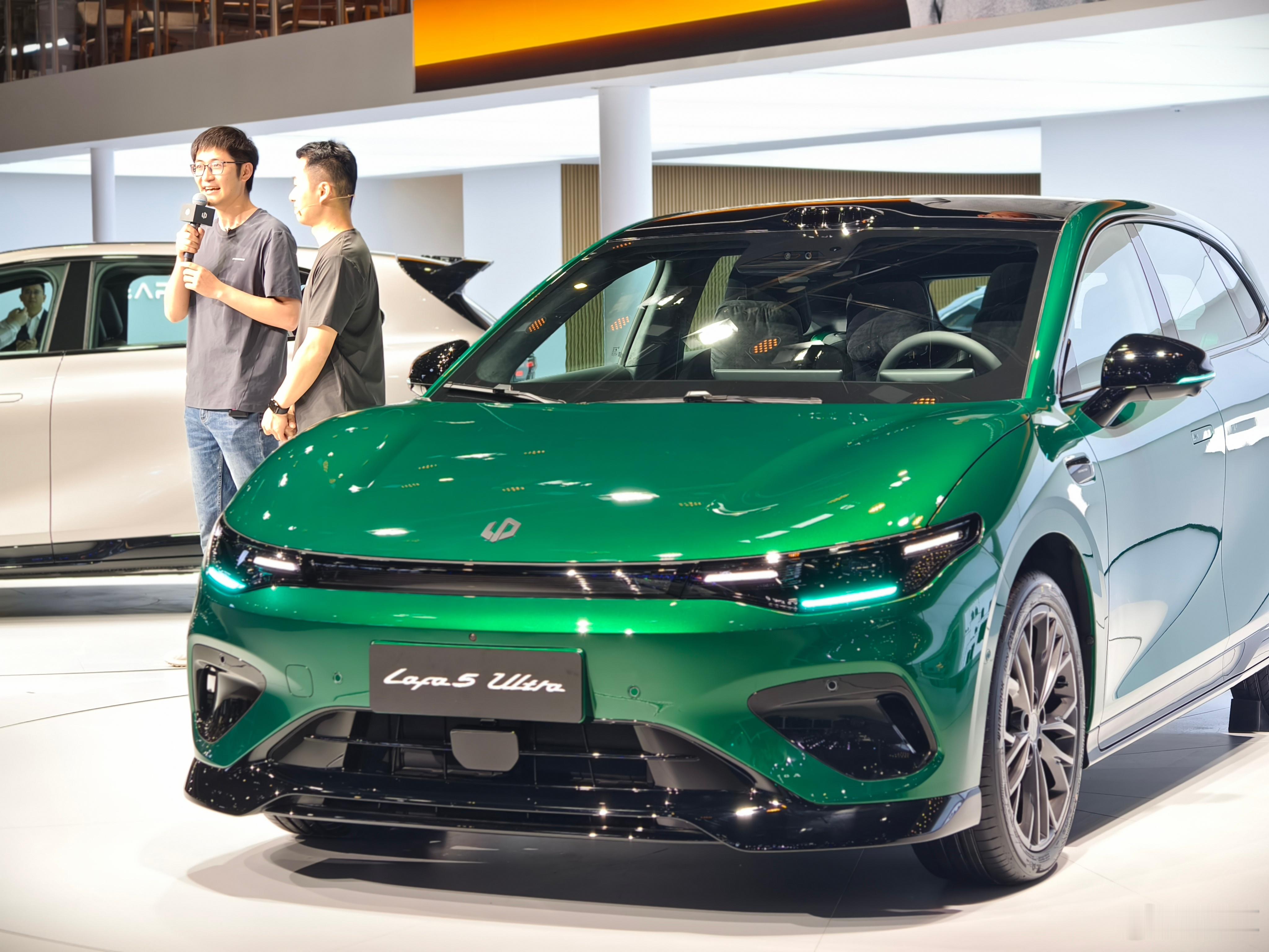 零跑lafa5 ultra运动轿跑限时售价11.88万起，这价格还要啥自行车！零