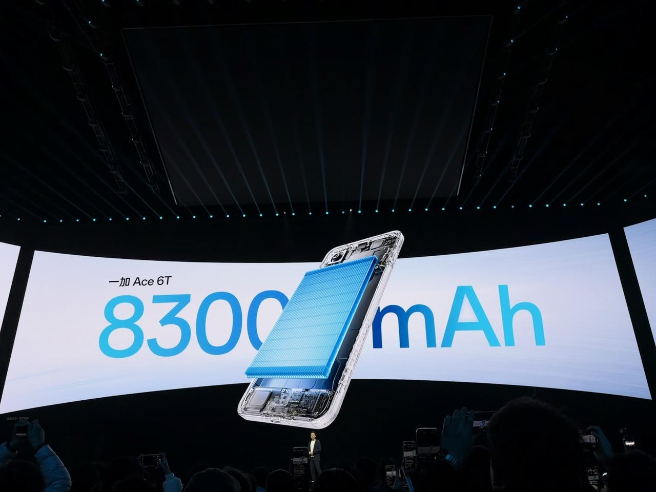 一加 Ace 6T的电池是8300mAh，这个放在现在什么概念呢？ 
目前来说，