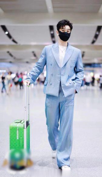 #黄晓明最近状态好绝#黄晓明最近的状态真的好绝，压根看不出来晓明哥已经四十多了，