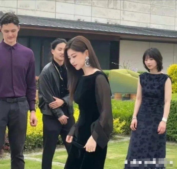 这应该是娱乐圈最干净，最有钱的女明星。 