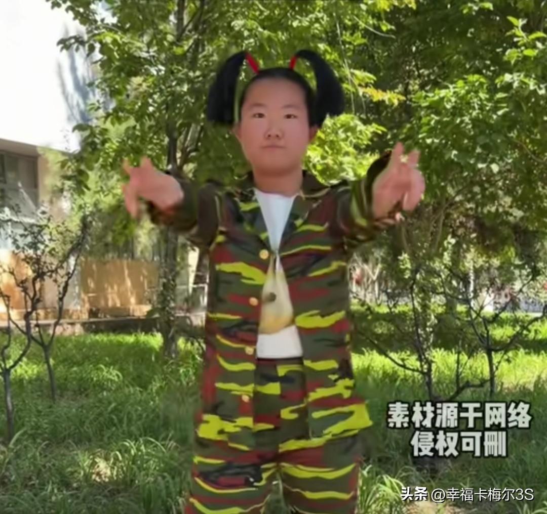 可以不喜欢甜瓜的镜头风格，但别嘲笑她拼命活下去的样子。网上有人说大学生甜瓜故意扮