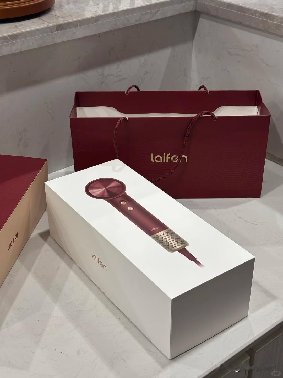 我前段时间刚随口提了一句喜欢 Swift4，朋友就悄悄记住了—— 昨天突然收到礼