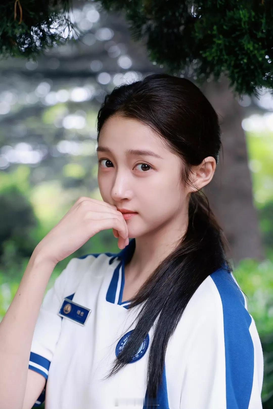 关晓彤最近更新好频繁啊[doge]抖🎵三天三个手势舞，一个🈺视频 角色物料五