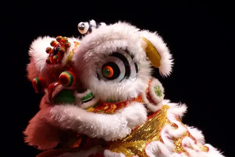 你讲的很在理但是不现实，中国的发展使供养率太底，1个劳动力只能养活1.1囗人，纵