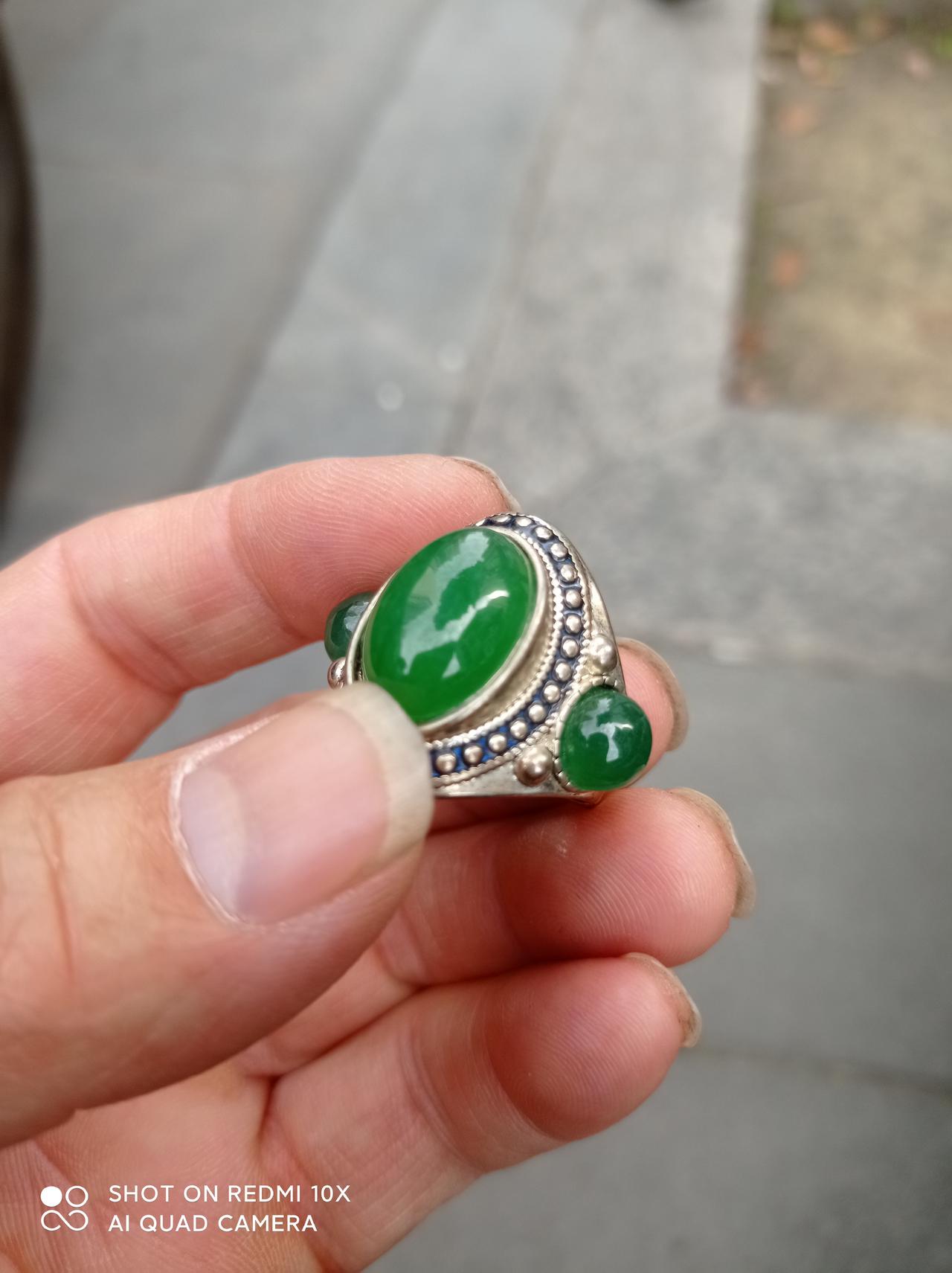 老坑冰种正阳绿翡翠蛋戒面欣赏
老坑冰种正阳绿，堪称翡翠界的王者！老坑料质地细腻温