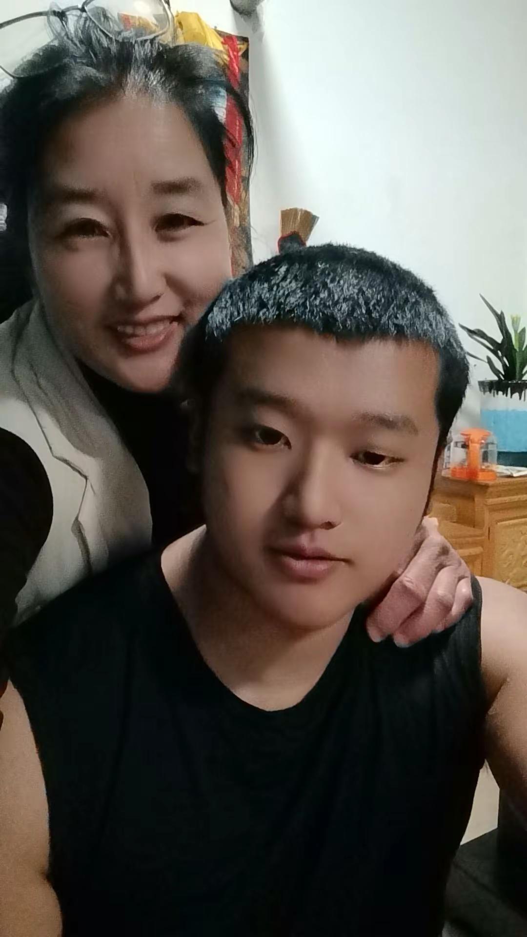 年就这样悄然无声的过了        热闹只是暂时的，孤独才是常态