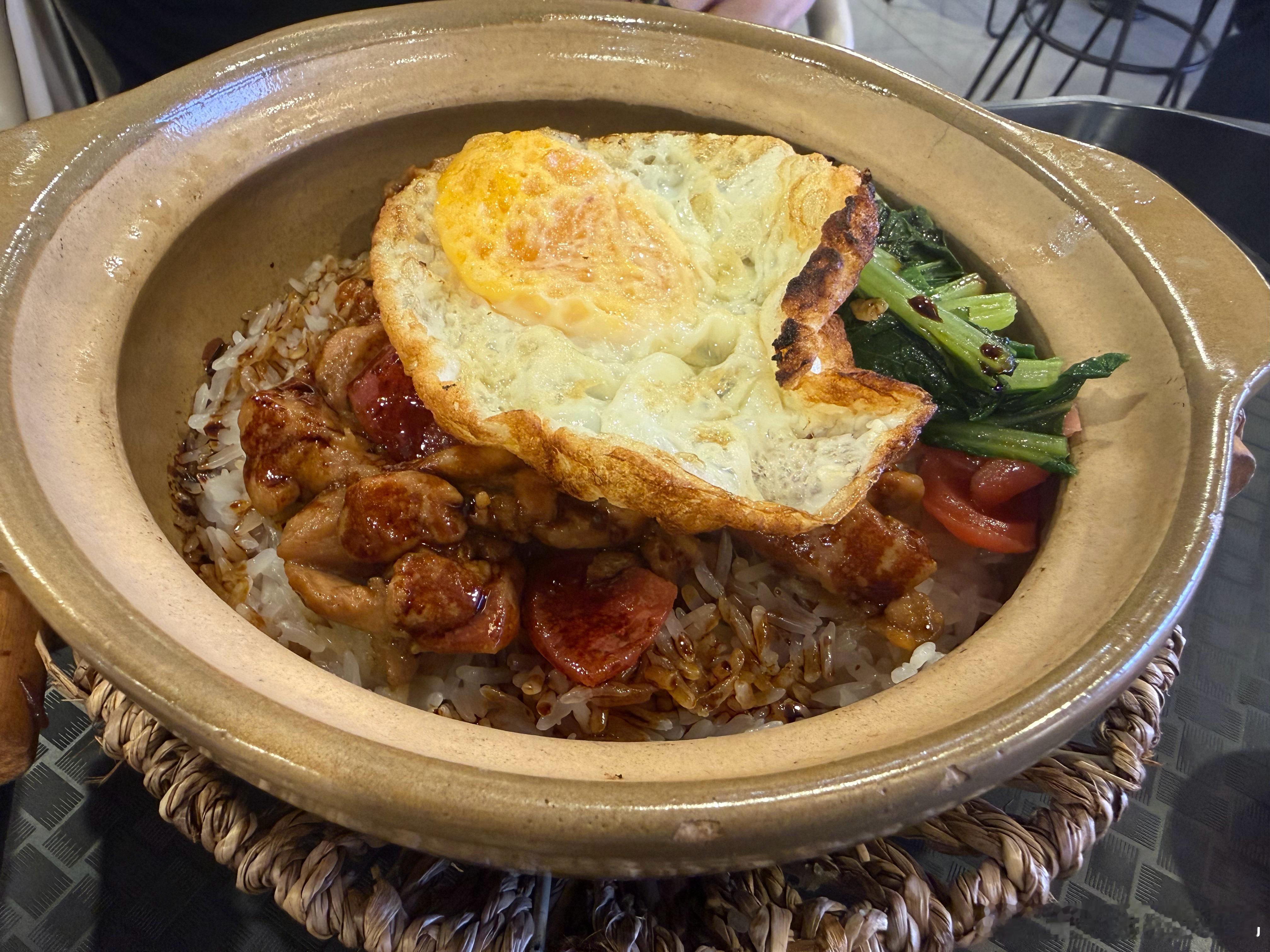 今天中午吃了……火锅面，店主端出来一盆！面好多，面食爱好者可以一试，我都吃饱了盆