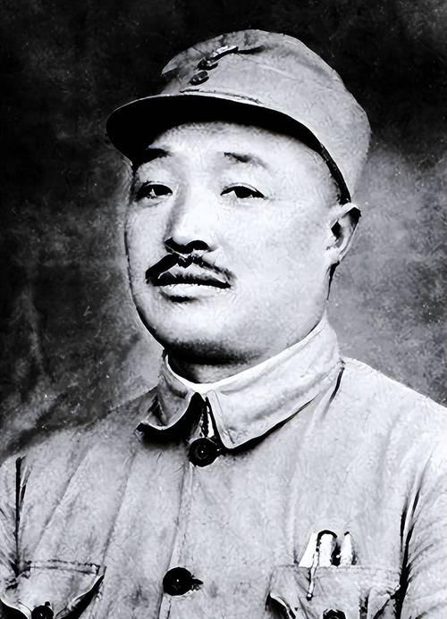 1939年，贺龙病重坐轿子行军，军中叛徒趁轿夫不在时，向轿子里狂开10余枪后，兴