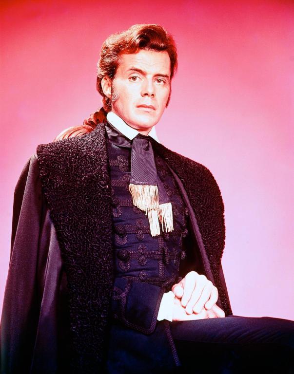 德克·博加德 出演电影代表作中的剧照选按影片上映时间排序，图1~9分别来自：《双