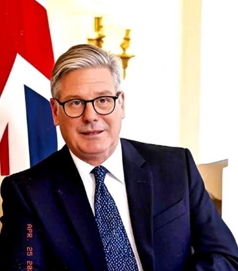 特朗普万没想到，英国首相当着全世界的面，说：中国，是世界三大强国之一。特朗普估计