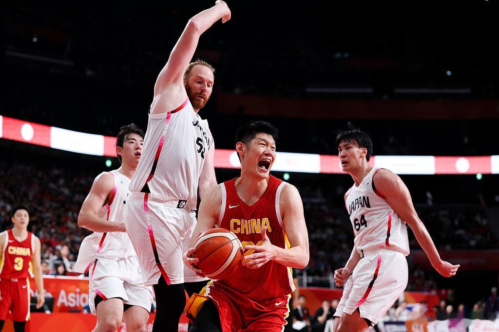 中国男篮铜牌赛打得跌跌撞撞/中国男篮这是怎么了 郭士强场边不停喊话提醒，伊朗依旧