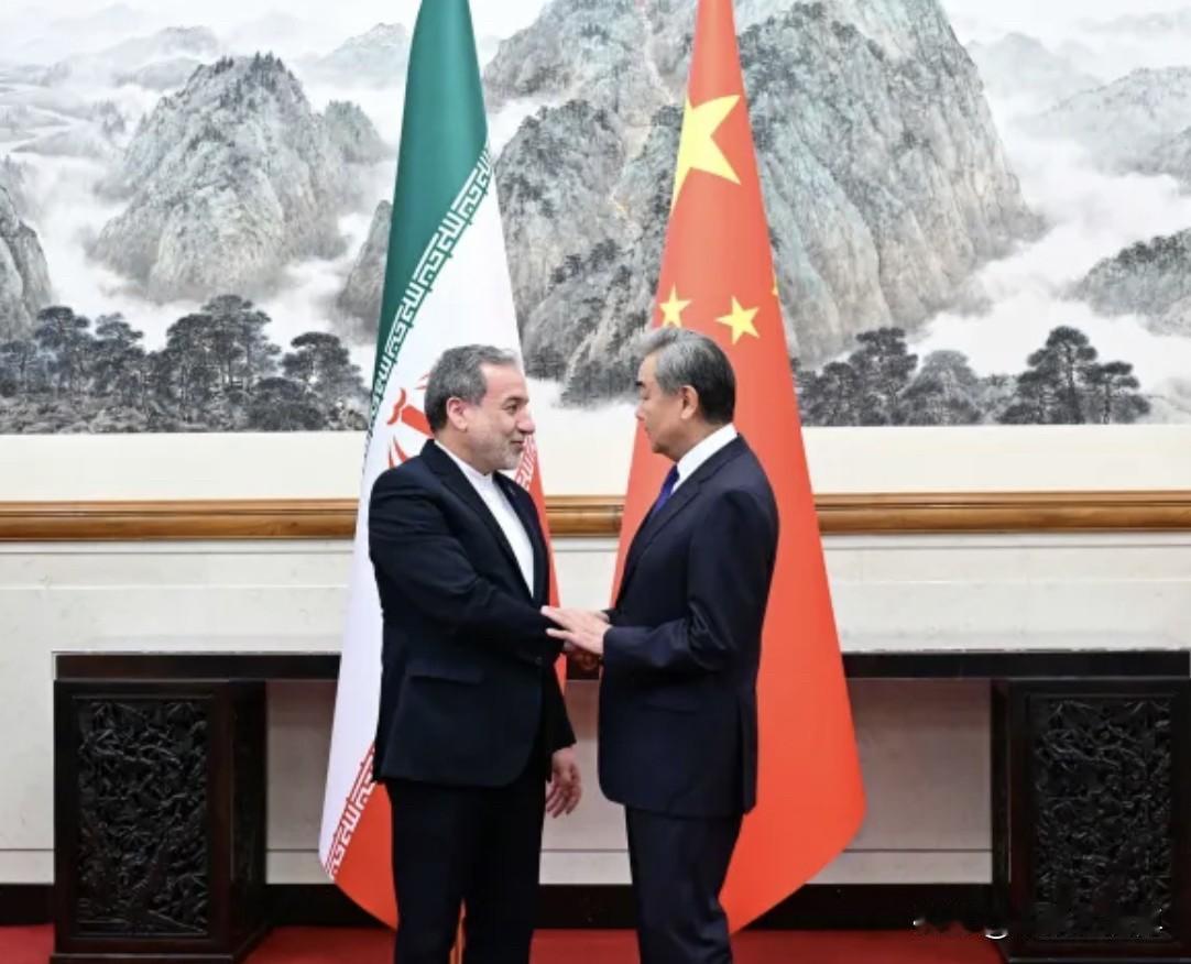 伊朗外长阿拉格齐的脸上终于露出了久违的笑容。他很清楚，在中国这片土地上，一切都是
