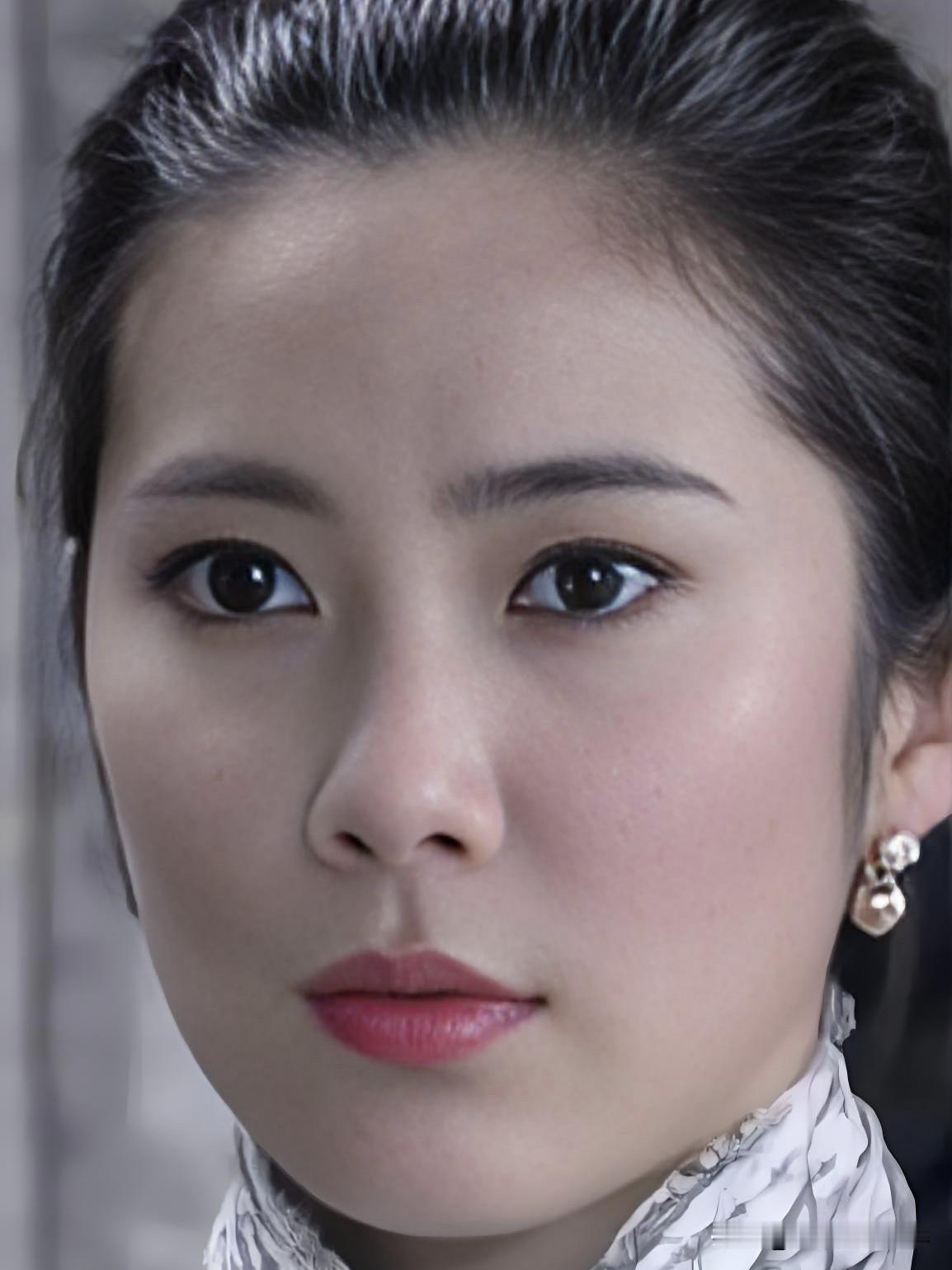 这个美女演员：演什么片子都很精彩好看：我们喜欢看他的作品：[赞][玫瑰]人美颜技