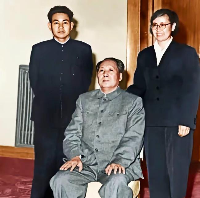 1970年，毛主席路过天津，想见见他曾经的警卫李银桥，谁知李此时却在监狱，毛主席