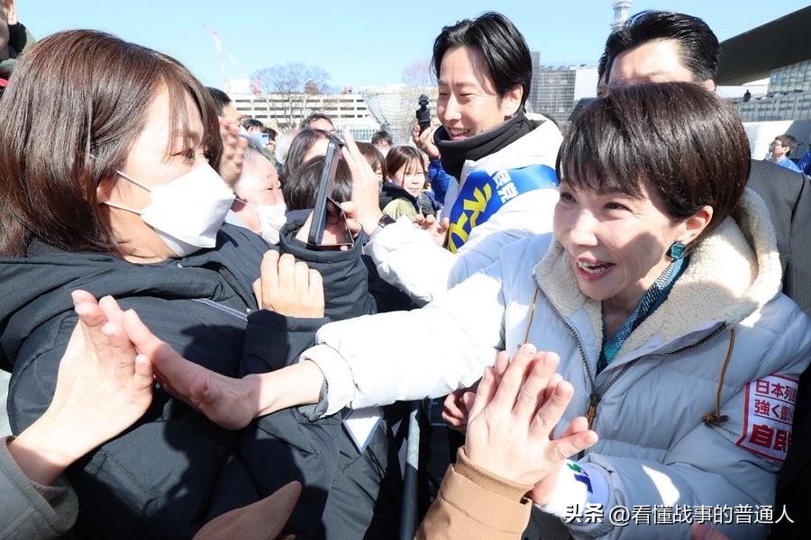 高市早苗支持率从65%跌到59%，很多人以为，这是日本民众在反对她的涉台强硬表态