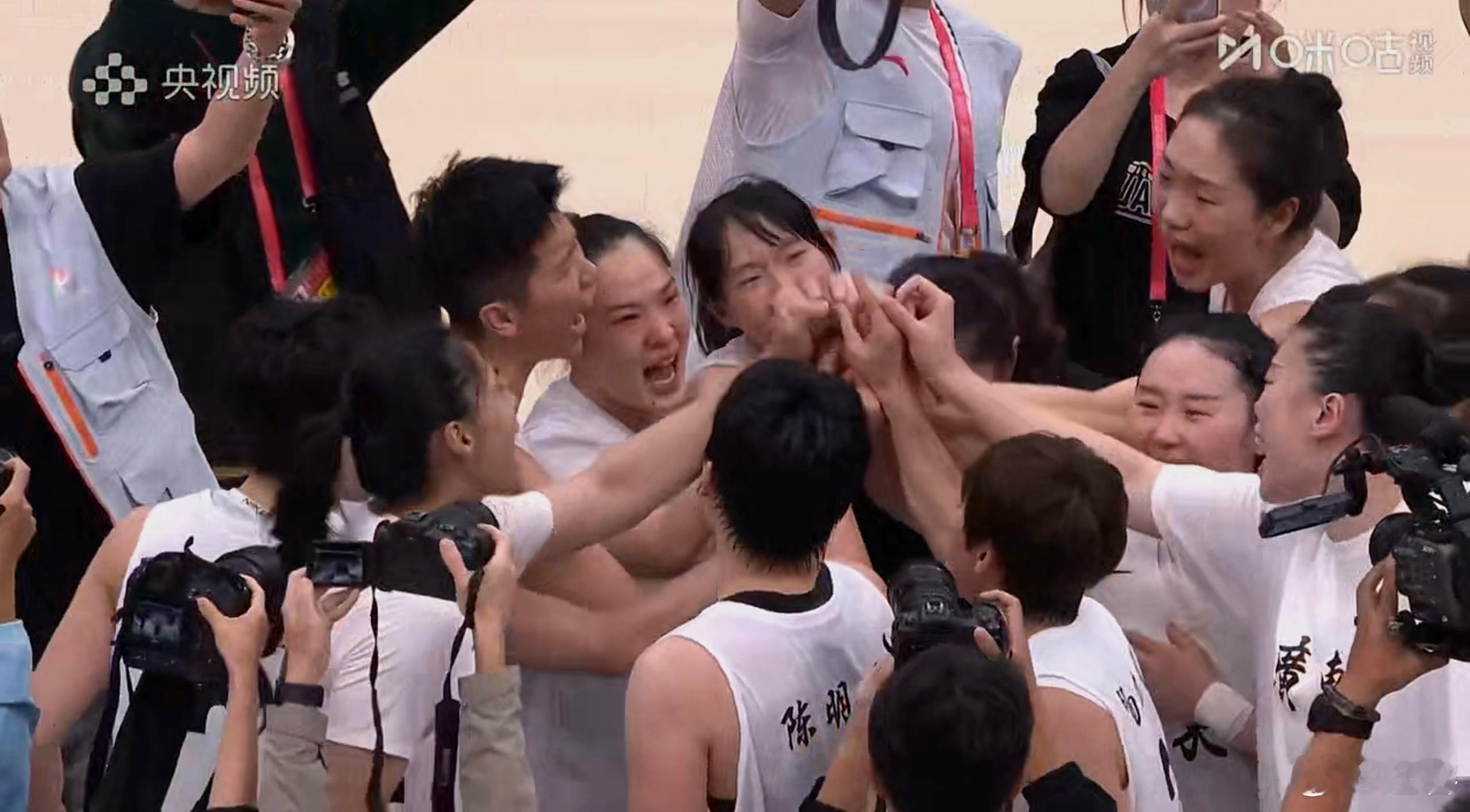 恭喜广东，男女成年组都把冠军拿下。中国女篮在换血，浪尖需要更多的弄潮儿尽快崭露头