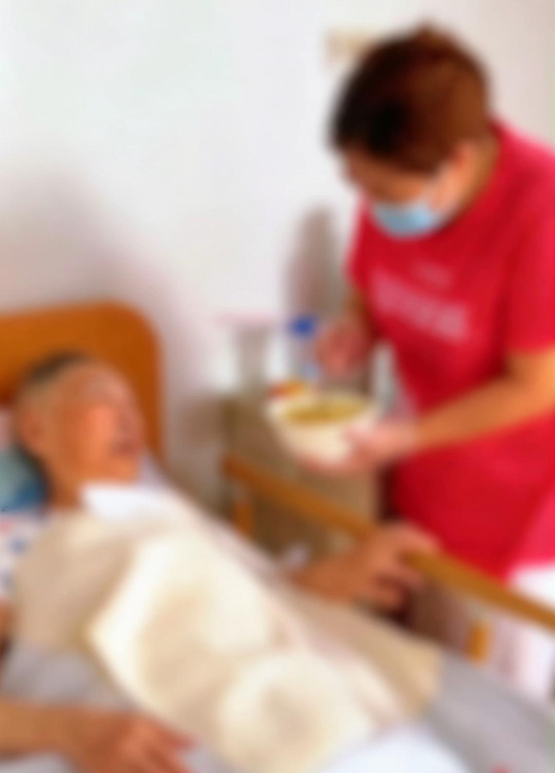 吉林长春，保姆喂86岁老人吃饭，老人吞咽不当呛住了离世，老人子女向保姆索赔40万