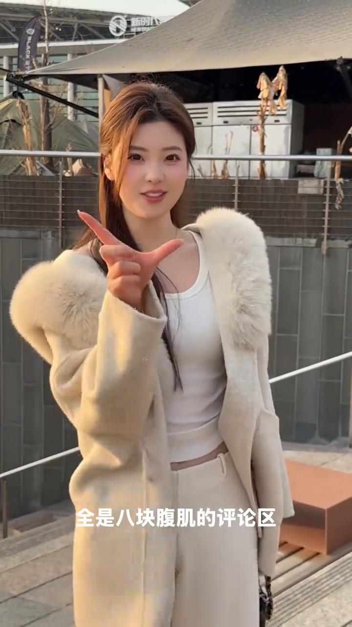 家人们，我喜欢八块腹肌，能不能给我一个全是八块腹肌的评论区，快点。