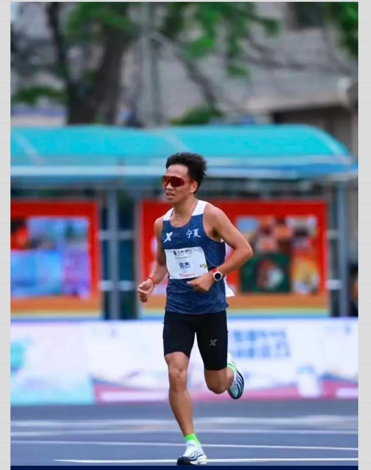兰马精英选手集体跑崩，不少名将后半程大幅掉速，
一场比赛，把亚高原马拉松的残酷性