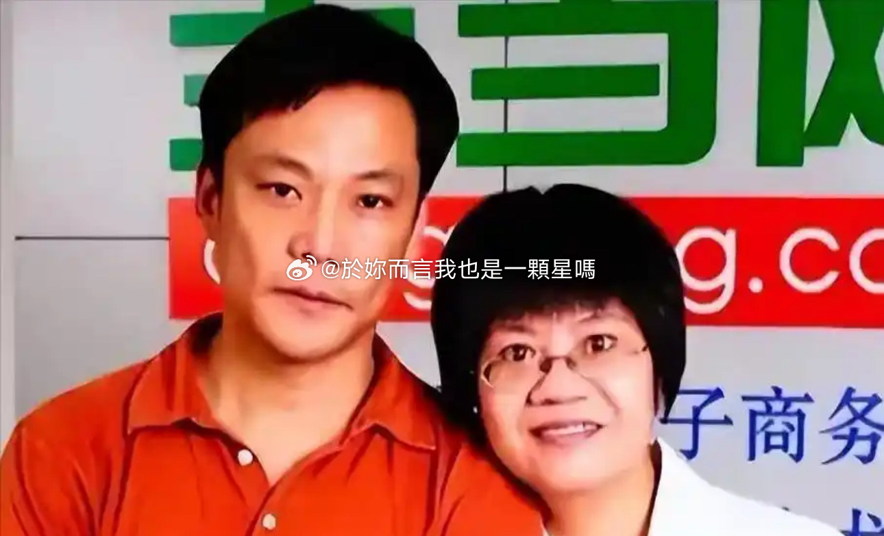 看完李国庆和张丹红合影，再看他和叶璇合影，生理性喜欢显而易见 