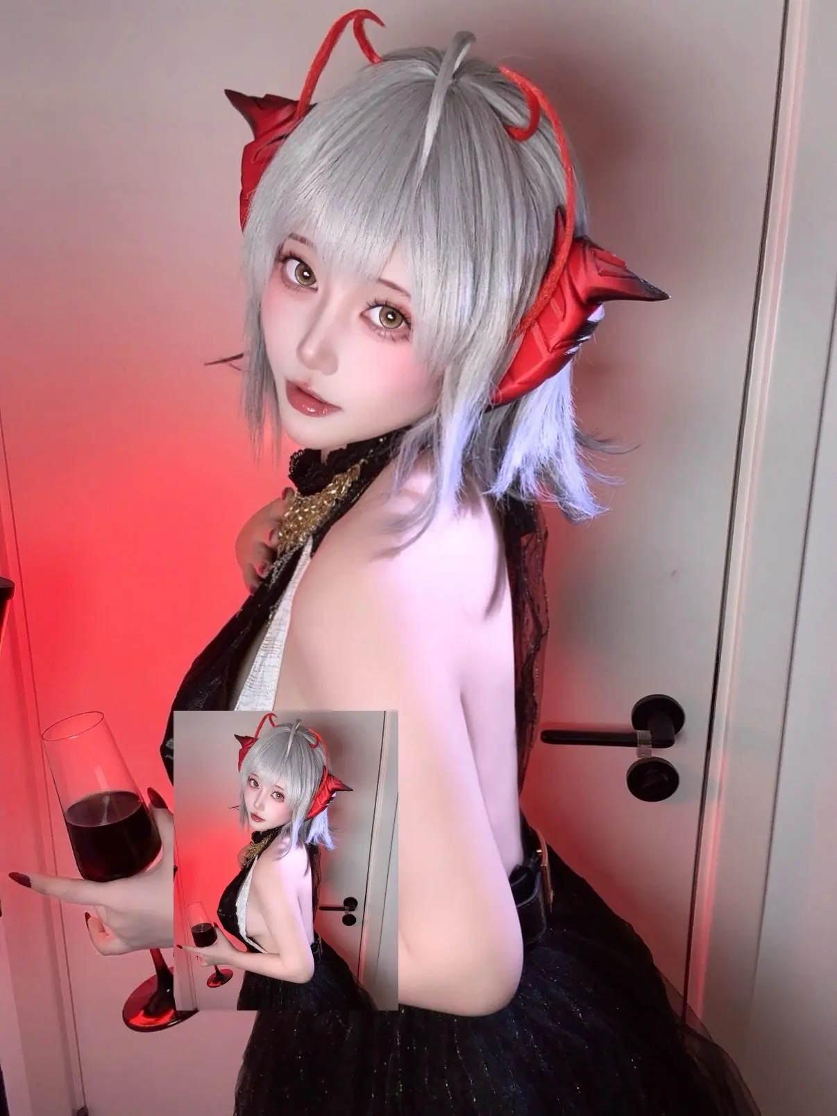 杯子里是可乐。