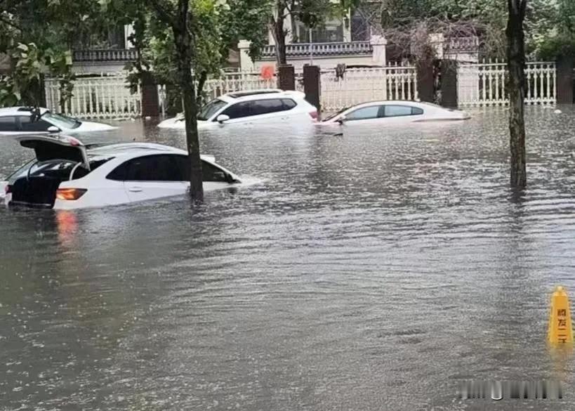 为什么现在一下大雨或者暴雨城市就会涝呢？原来为什么不怎么涝呢？原来城市的范围小，