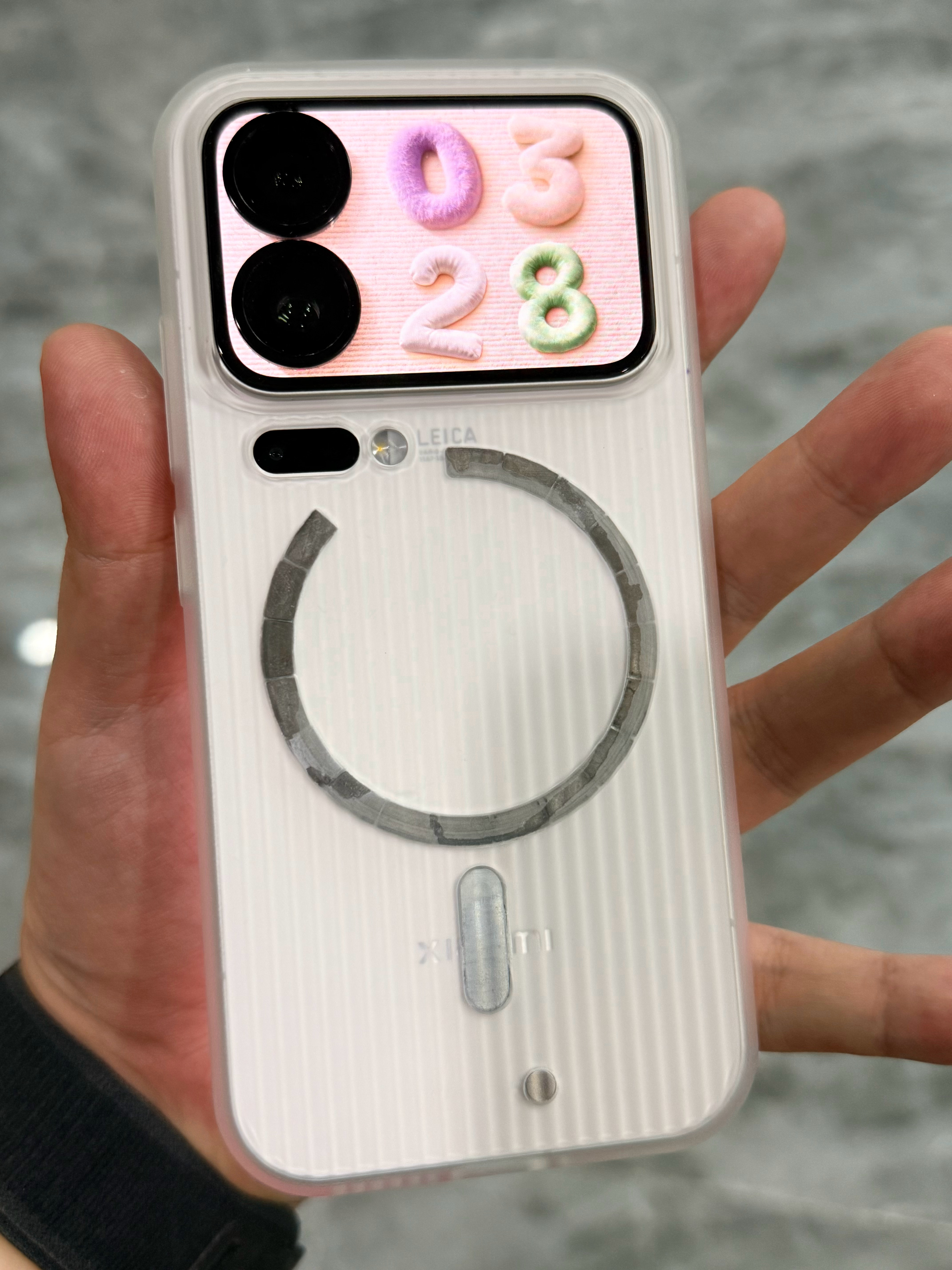 一起来看一下这次 小米17pro 的磁吸结构方案（下图为打样测试版示意）产品进度