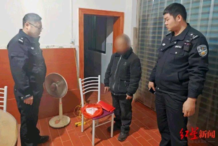 现在的诈骗手段真是层出不穷啊！独居老人想把8万现金送给网恋“女友”，结果警方一调