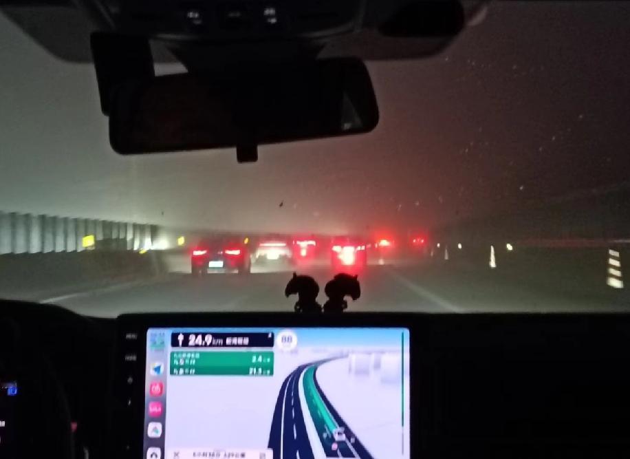 现在全国好多人都在吐槽湖南的高速，这返程走得也太闹心了。我昨晚走京港澳高速，就1