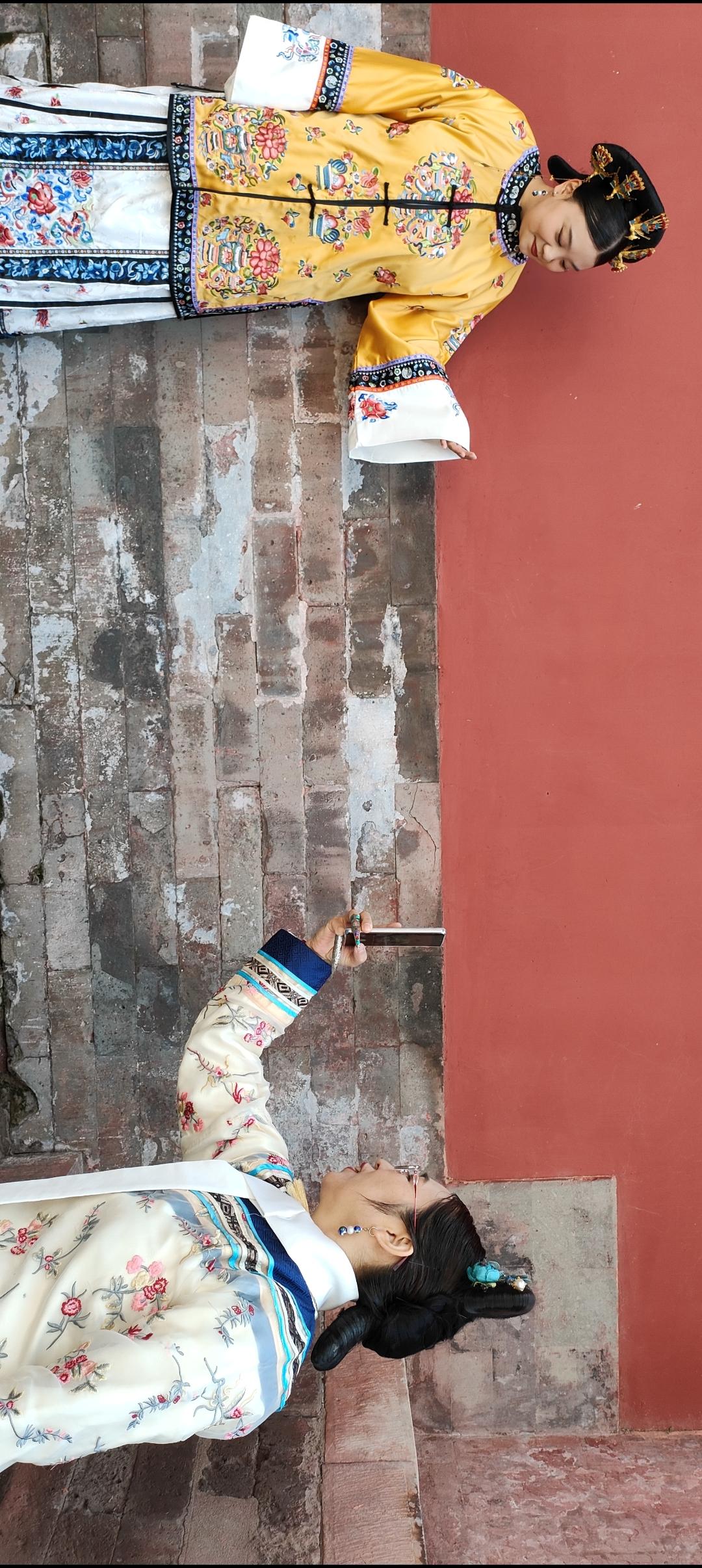 穿越时空的古典美，一袭华服，惊艳了时光。