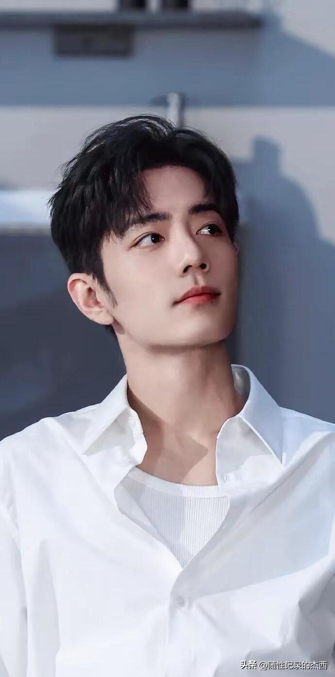 每个人的欣赏眼光不同，你觉得这几位男明星里面谁会是你的第一眼帅哥呢？

龚俊的笑