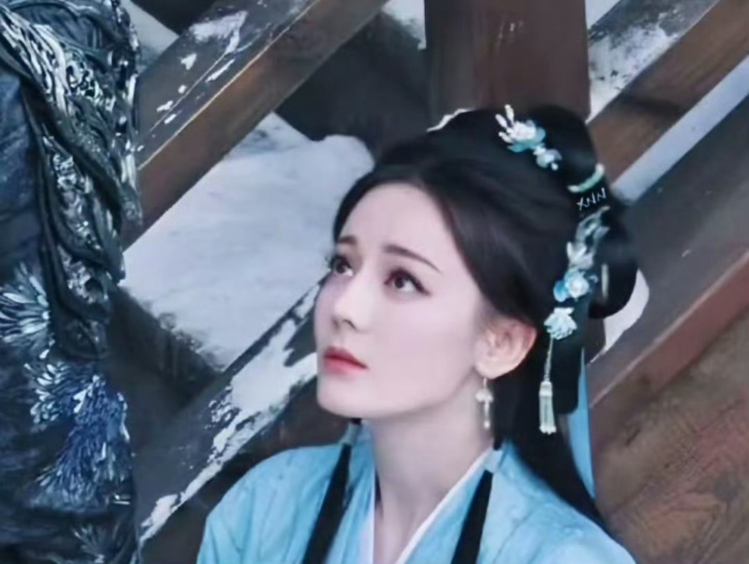 小白兔切黑 不需要任何眼妆的加持 一个眼神就够了  迪丽热巴眼神戏太绝了！！！ 