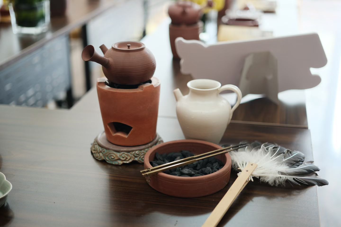 品茶赏器交友  慢下来，不是懈怠，而是蓄力；喝杯茶，不是逃避，而是清醒。 