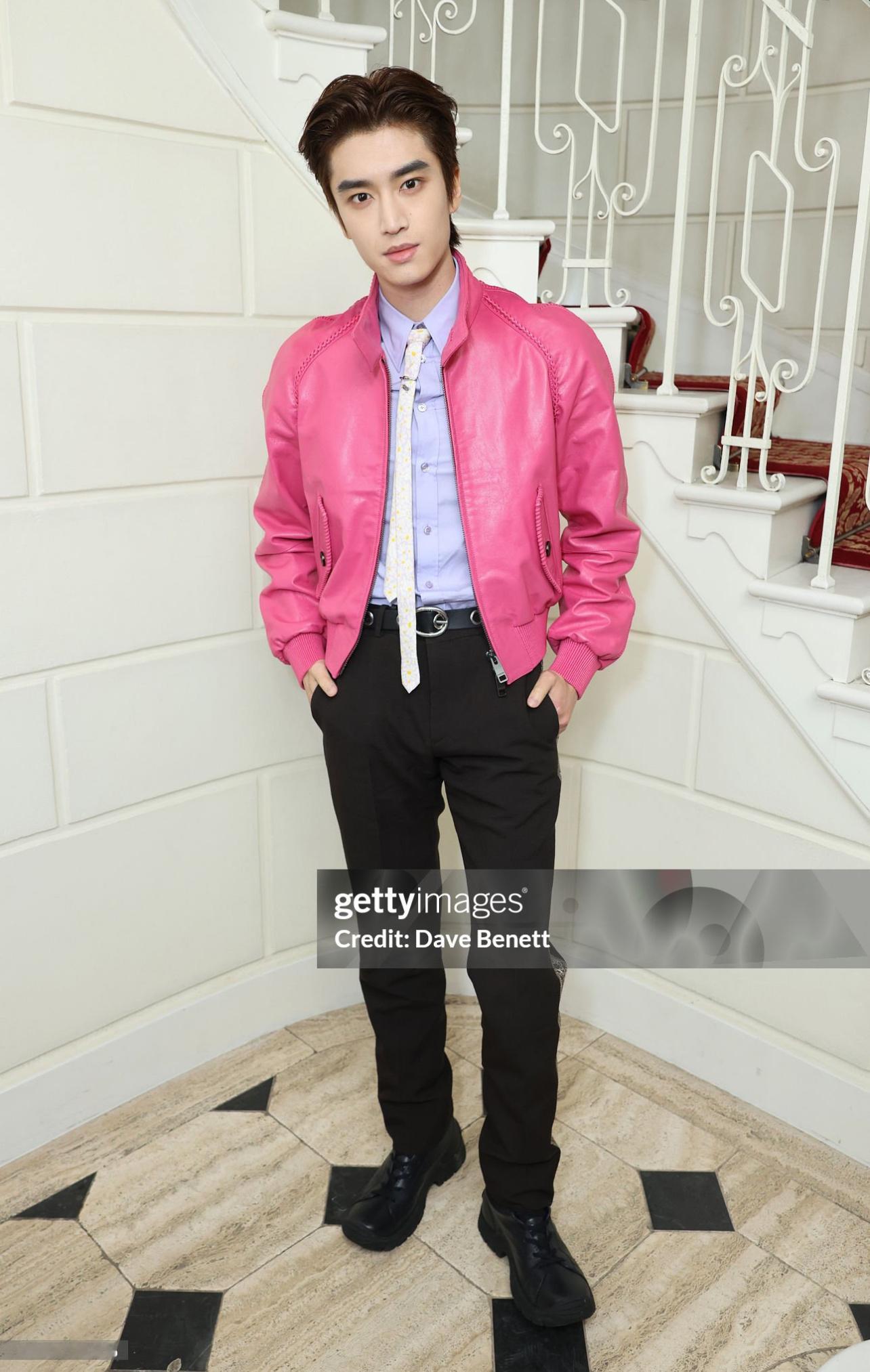 张康乐 × Burberry 2026冬季系列发布会一组时髦又亮眼的 Getty