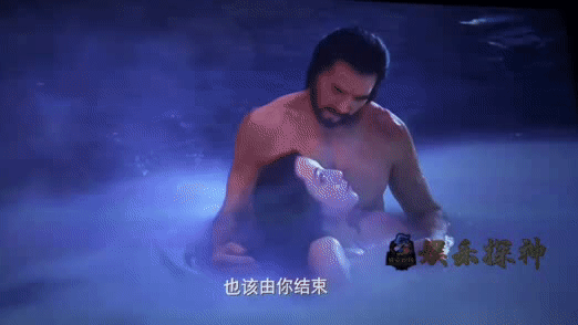 妲己最小心翼翼的一段戏！
看这一段的时候我有点担心，
好害怕妲己走光啊！[笑哭]