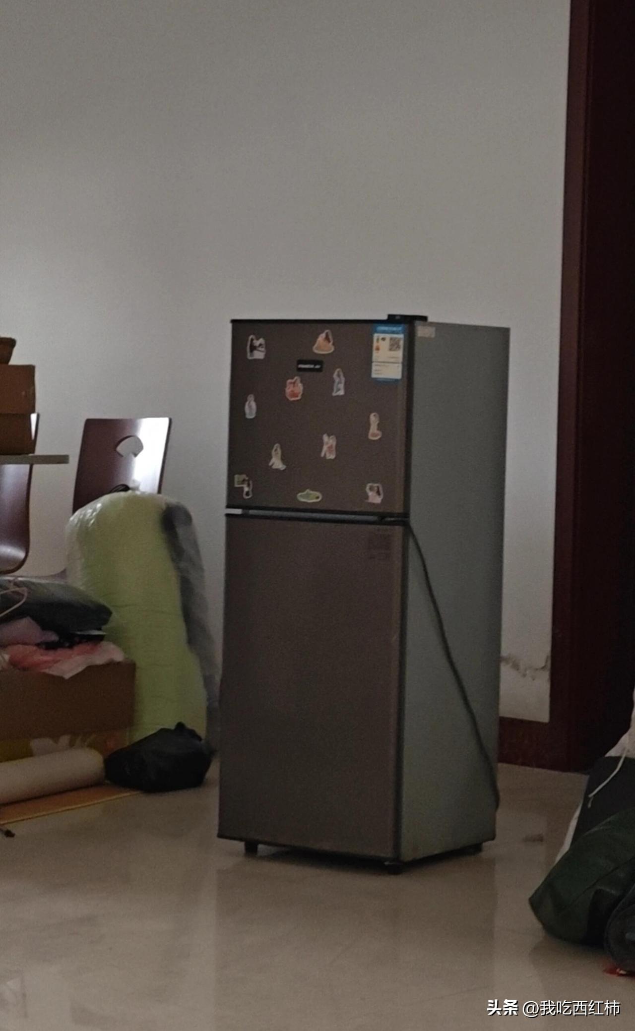 女孩子徒手搬冰箱到七楼
我感觉自己强的可怕，租到步梯七楼的三室一厅，所有物件自己