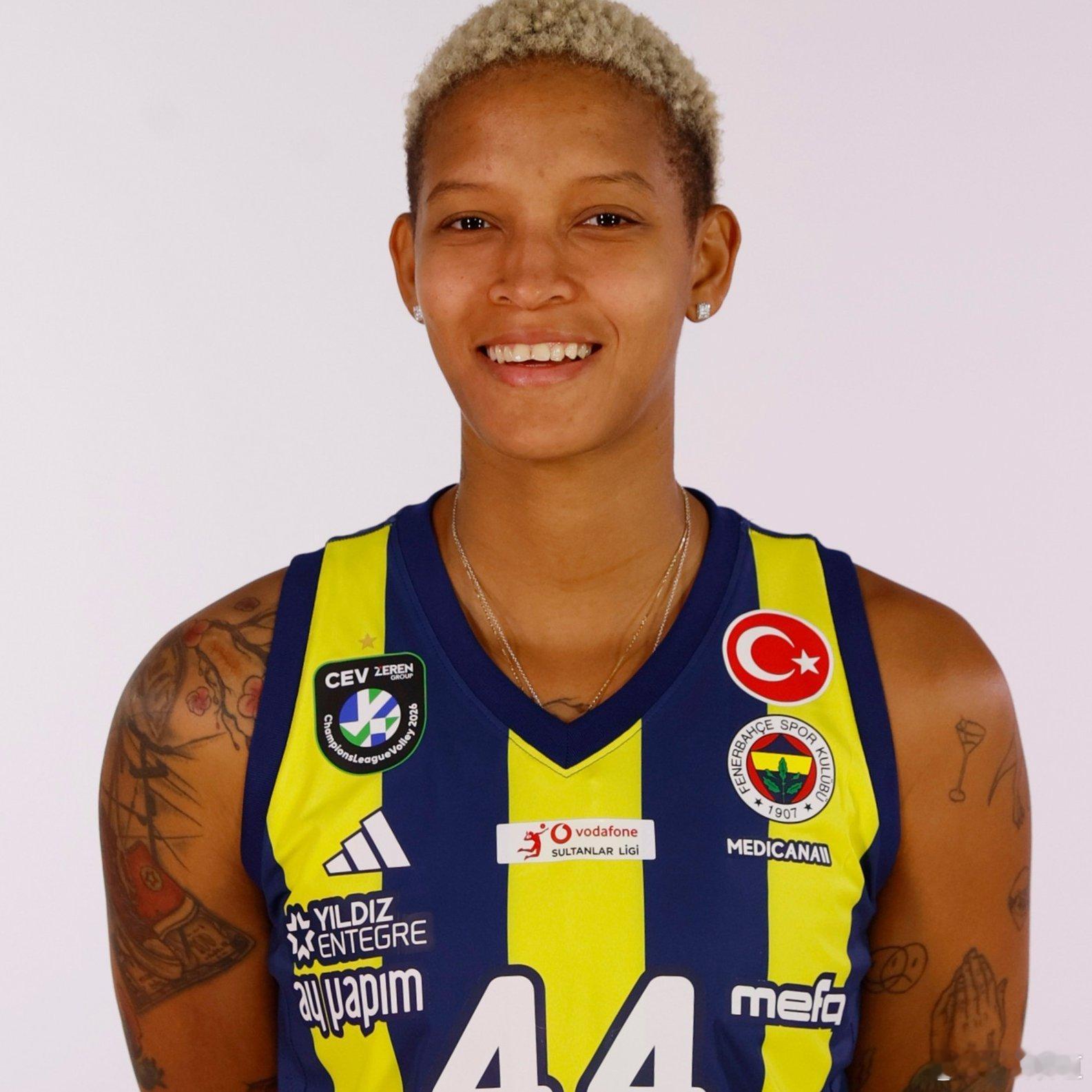 国际排坛动态瓦尔加斯阿邦丹扎谈瓦尔加斯 “瓦尔加斯身体（膝盖）确实存在一些问题，