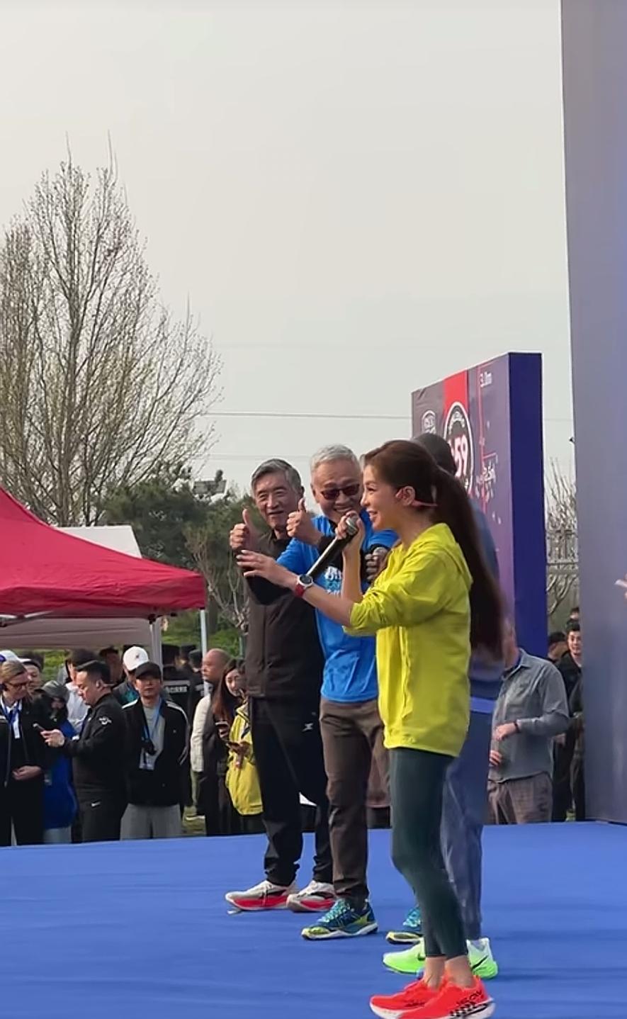 朱迅+基普乔格助阵，石马男女冠军双双破纪录！
        3月29日，君乐宝