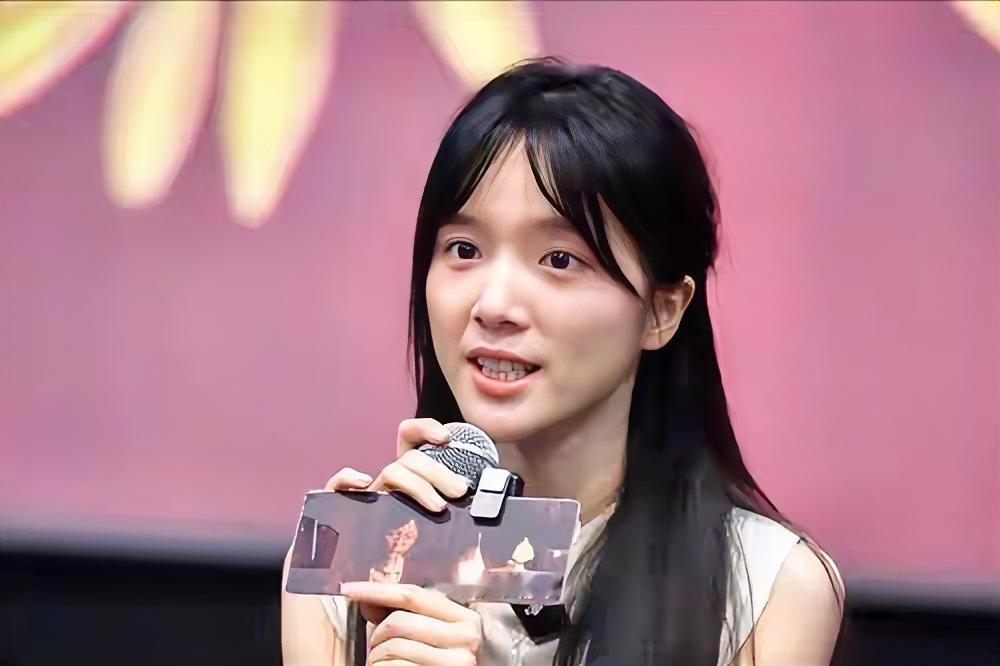 22岁的她，处女作拿下20亿票房，国庆当天人民日报又点名认可

22岁潮汕女孩李