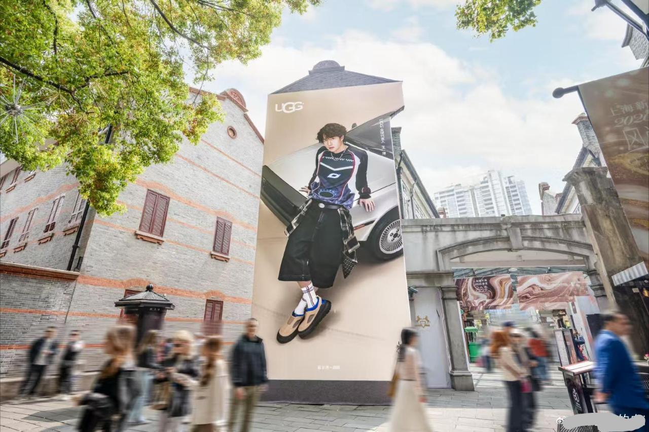 王一博UGG又开始铺大地广了，好时髦呀！UGG这个代言人请得太对了