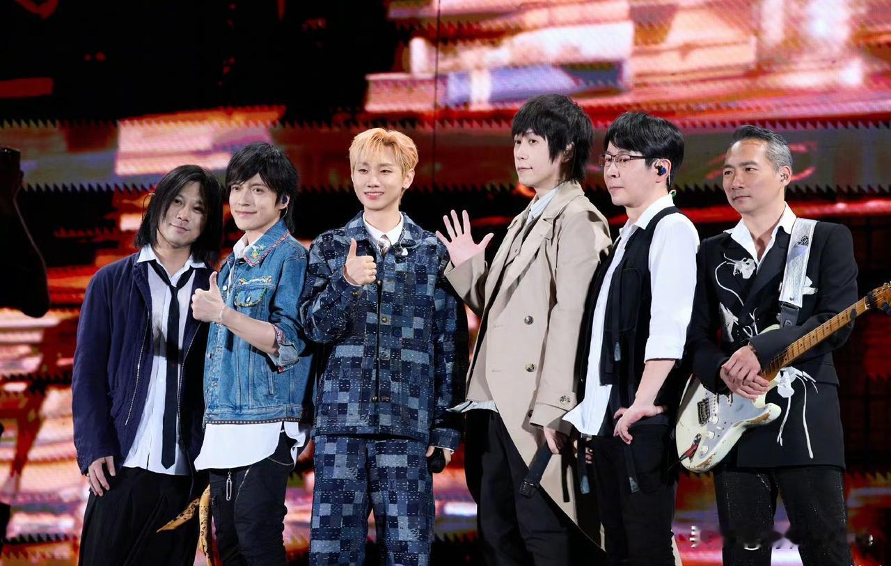 8月3日，五月天为汪苏泷“破例”，现场送歌曲版权，直言这首歌你怎么唱都可以！
继